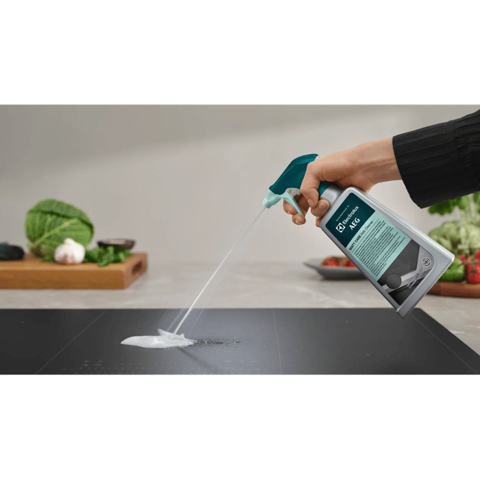 Efficient cleaning with handy trigger spray and foaming action.