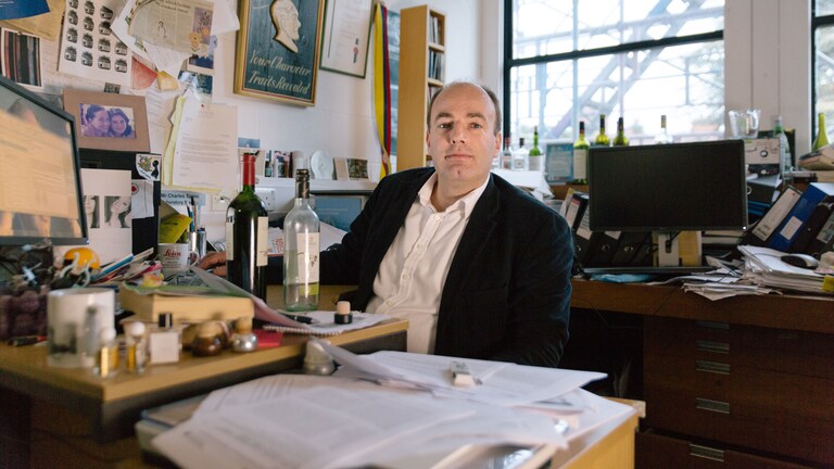 Charlesas Spence'is savo universiteto kabinete