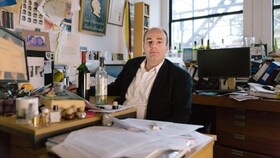 Charlesas Spence'is savo universiteto kabinete